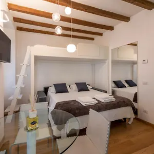 https://milan-royal-suites-centro-garibaldi.italymilanhotels.net